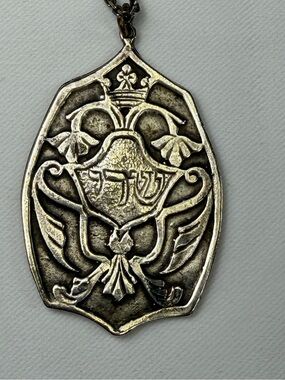 Antique-Style Silver Tone Hebrew Jewish  Shield Pendant Necklace -
